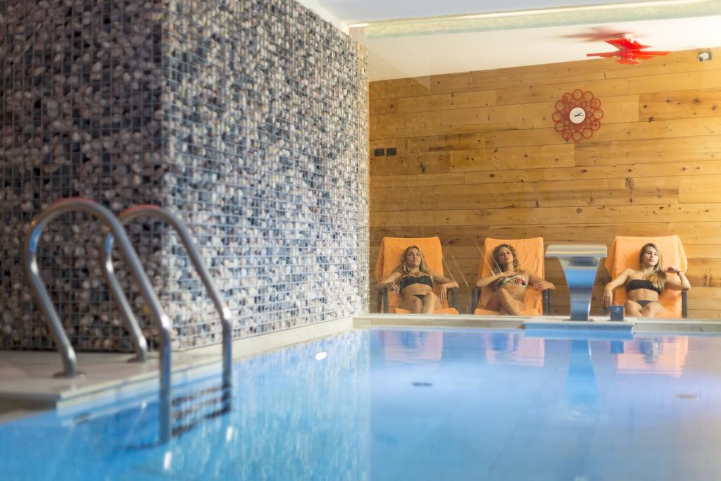 Hotel Carlone Breguzzo Eksteriør billede